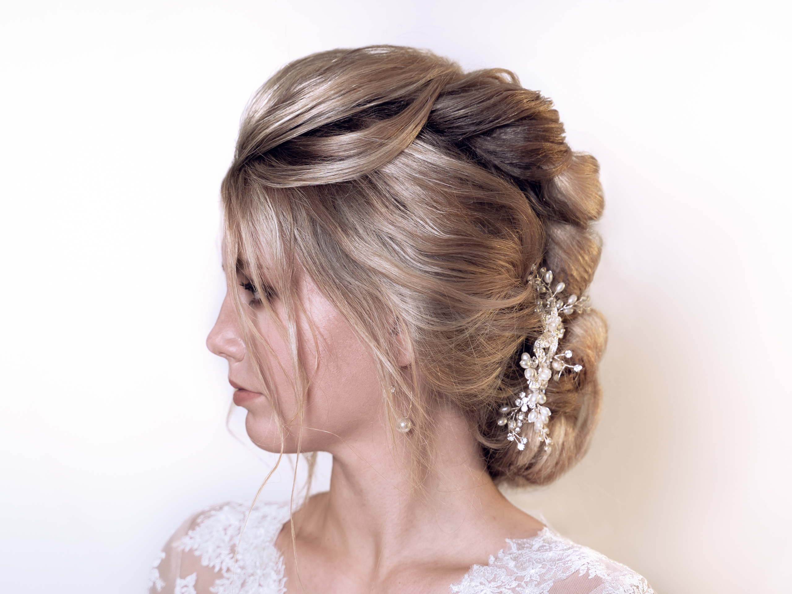 Wedding Hairstyle. DiaBeauty | Makeup and Hairstyle Barcelona, Castelldefels, Sitges